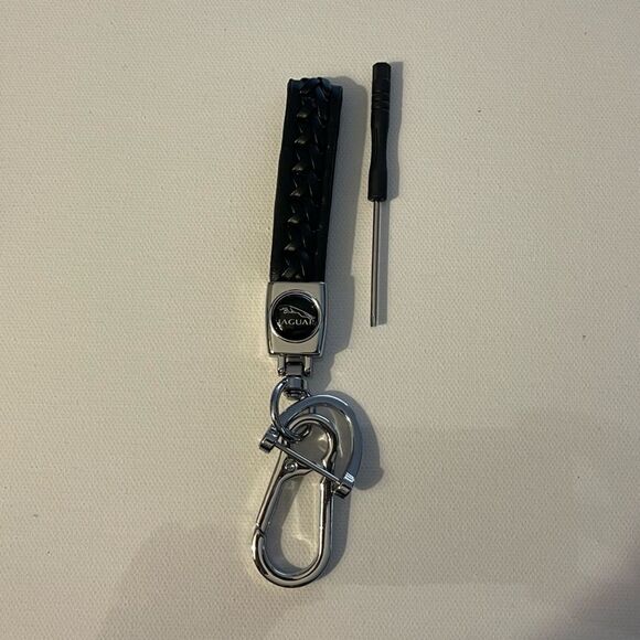 Jaguar Logo Key Fob Keychain in Black and Silver Leather NWT - Picture 1 of 4